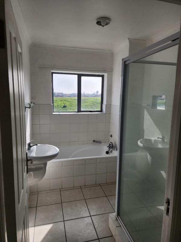 2 Bedroom Property for Sale in Whispering Pines Western Cape